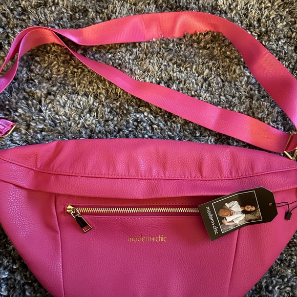 modern+chic Handbags - Modern+chic fanny pack